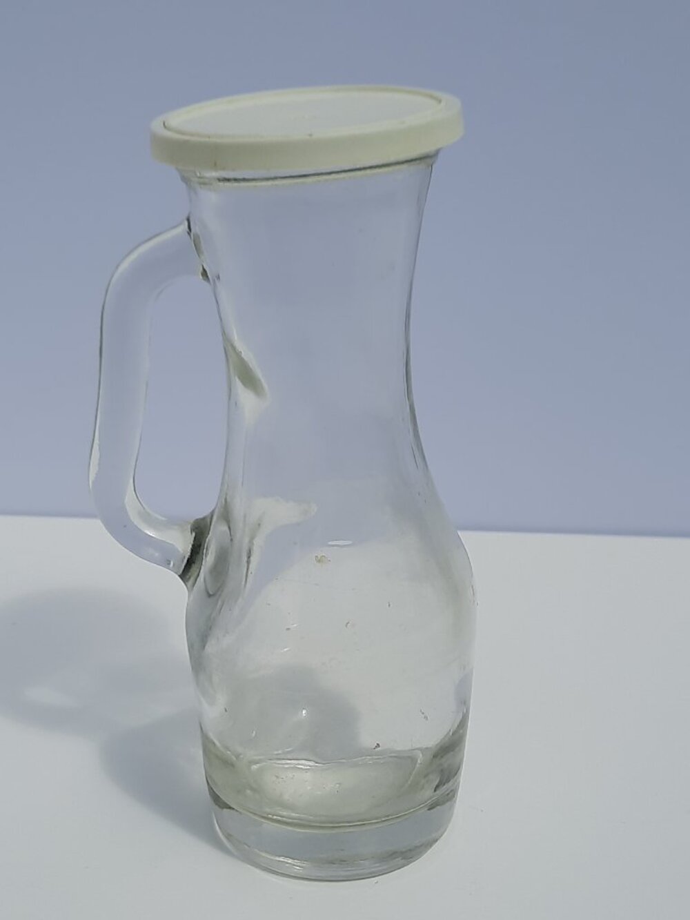 Vintage Clear Glass Oil Vinegar Cruet Bottle w Handle Plastic Lid Kitchen